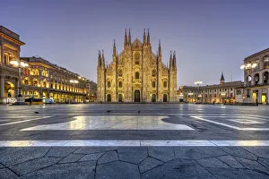 Milano Prints: Duomo cathedral, Piazza del Duomo, Milan, Lombardy, Italy