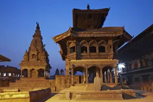 Images Dated 16th May 2013: Durbar Square at dusk, Bhaktapur (UNESCO World Heritage Site), Kathmandu Valley, Nepal