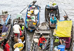 Seller Gallery: Early morning floating market in Mekong Delta, Vietnam
