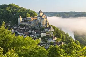 Peter Adams Collection: Early morning mist, Chateau de Castelnaud, Castelnaud, Dordogne, Aquitaine, France