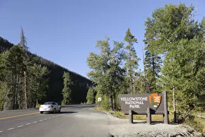 Images Dated 8th June 2009: East Entrance Sign, Yellowstone National Park, Wyoming, USA