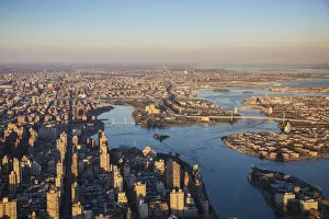 Images Dated 23rd November 2015: East River looking north to the Bronx, Manhattan, New York City, New York, USA