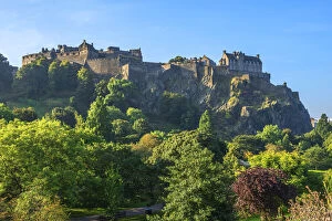 Images Dated 2nd July 2021: Edinburgh Castle with Princes Street Gardens, Edinburgh, Scotland, Great Britain