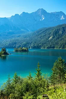 Images Dated 18th September 2018: Eibsee with Zugspitze, Grainau, Bavaria, Germany