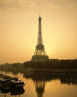 Eiffel Tower (Tour Eiffel) & The Seine River at Dawn, Paris, France
