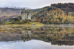 Images Dated 30th May 2017: Eilean Donan castle, Highlands, Scotland