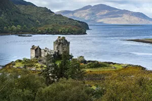 Alba Gallery: Eilean Donan Castle by Loch Duich, Dornie, Kyle of Lochalsh, The Highlands, Scotland