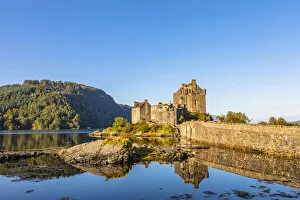 Images Dated 22nd January 2021: Eilean Donan Castle on Loch Duich, Dornie, Scotland, UK