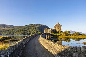 Images Dated 22nd January 2021: Eilean Donan Castle on Loch Duich, Dornie, Scotland, UK