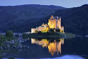 Images Dated 24th February 2017: Eilean Donan castle by night (mirrored), Scotland