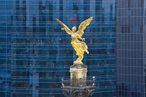 Images Dated 7th July 2008: El Angel & Independence Monument & offices, Mexico City, Mexico