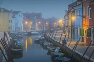 Canals Gallery: El CaAA┬¼go ('fog'in local dialect) surrounded the small island of Burano