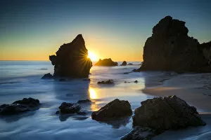 Images Dated 17th April 2018: El Matador Beach at Sunset, Malibu, California, USA