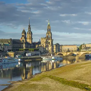 Elbe River, and city skyline, Dresden, Saxony, Germany