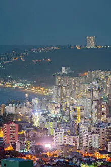 Images Dated 24th August 2022: Elevated view of high-rise buildings of Vina del Mar at twilight, Valparaiso Province