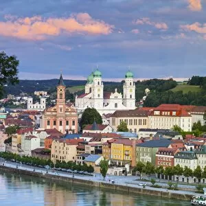 Images Dated 23rd June 2015: Elevated view towards the picturesque city of Passau at sunset, Passau, Lower Bavaria