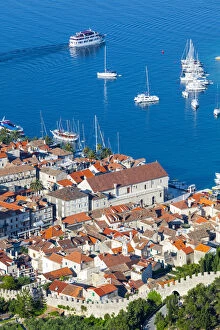 Former Yugoslavia Collection: Elevated view over the picturesque harbour town of Hvar, Hvar, Dalmatia, Croatia