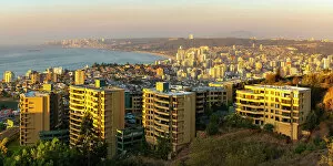 Images Dated 24th August 2022: Elevated view of Vina del Mar coastal city seen from Mirador Pablo Neruda at sunset, Vina del Mar