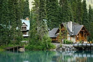 Images Dated 21st February 2020: Emerald Lake in the Canadian Rockies, British Columbia, Canada. lodge in the woods