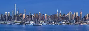 Images Dated 18th May 2022: Empire State Building & Midtown Manhattan from New Jersey, New York City, USA