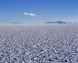 Salar De Uyuni Gallery: The endless salt crust of the Salar de Uyuni