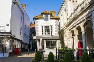Images Dated 9th November 2020: England, Berkshire, Windsor, The Crooked House