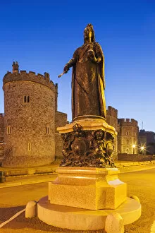 Images Dated 8th September 2015: England, Berkshire, Windsor, Windsor Castle, Statue of Queen Victoria
