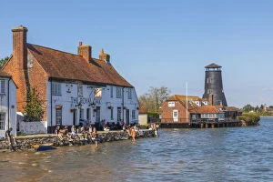 Images Dated 23rd August 2021: England, Hampshire, Langstone, Chichester Harbour, View of The Royal Oak Pub