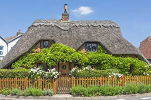 Hampshire Prints: England, Hampshire, Test Valley, Kings Somborne, Traditional Thatched Roof House