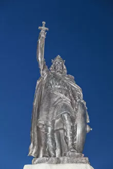 Images Dated 25th November 2014: England, Hampshire, Winchester, King Alfred Statue