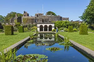 Images Dated 14th January 2022: England, Kent, Walmer, Walmer Castle, The Queen Mothers Garden