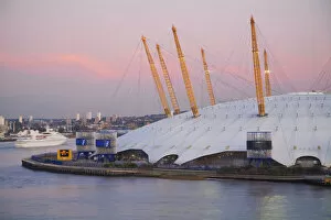 Images Dated 22nd October 2009: England, London, Ariel view of Cruise ship passing O2 Arena, (Millennium Dome)