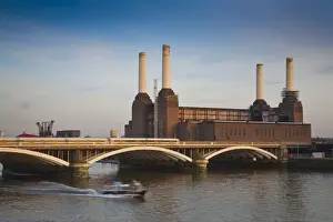 Chelsea Prints: England, London, Chelsea, Train crossing Grosvenor bridge infront of Battersea power