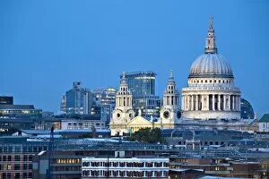 Sky Line Gallery: England, London, City skyline looking towards St Pauls Cathedral at twilight