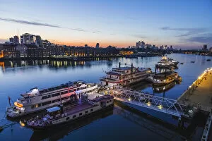 Images Dated 21st August 2018: England, London, Dawn over Docklands and River Thames