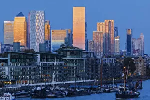 Images Dated 21st October 2019: England, London, Docklands, Late Evening Light on Canary Wharf Skyline and River Thames