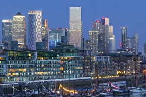 Images Dated 4th January 2021: England, London, Docklands, River Thames and Canary Wharf Skyline at dusk