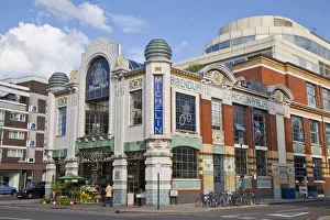 Images Dated 22nd October 2009: England, London, Fulham, Michelin Building