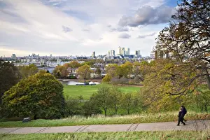England, London, Greenwhich, Royal Greenwich Park and Canary Wharf in Autumn