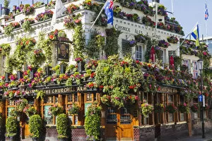 Images Dated 30th October 2017: England, London, Kensington, The Churchill Arms Pub