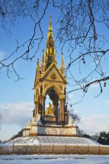 Images Dated 16th March 2009: England, London, Kensington, Kensington Gardens, Albert Memorial on a snowy day