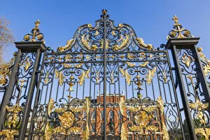 Images Dated 2nd June 2017: England, London, Kensington, Kensington Palace, Entrance Gates