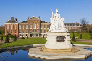 Images Dated 2nd June 2017: England, London, Kensington, Kensington Palace, The Sunken Garden