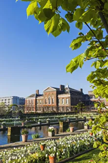 Images Dated 2nd June 2017: England, London, Kensington, Kensington Palace, The Sunken Garden