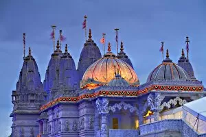 D Usk Gallery: England, London, Neasden, Shri Swaminarayan Mandir Temple illuminated for Hindu Festival of Diwali