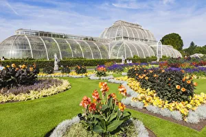 Images Dated 5th December 2017: England, London, Richmond, Kew Gardens, Palm House