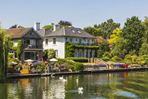 Images Dated 5th April 2019: England, London, Richmond-upon-Thames, Riverfront Houses