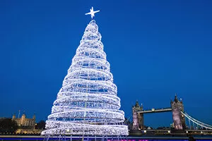 Images Dated 7th March 2017: England, London, Southwark, More London Riverside, Christmas Tree and Tower Bridge