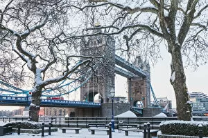 Images Dated 18th May 2018: England, London, Southwark, Tower Bridge in the Snow