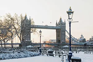 Images Dated 18th May 2018: England, London, Southwark, Tower Bridge in the Snow